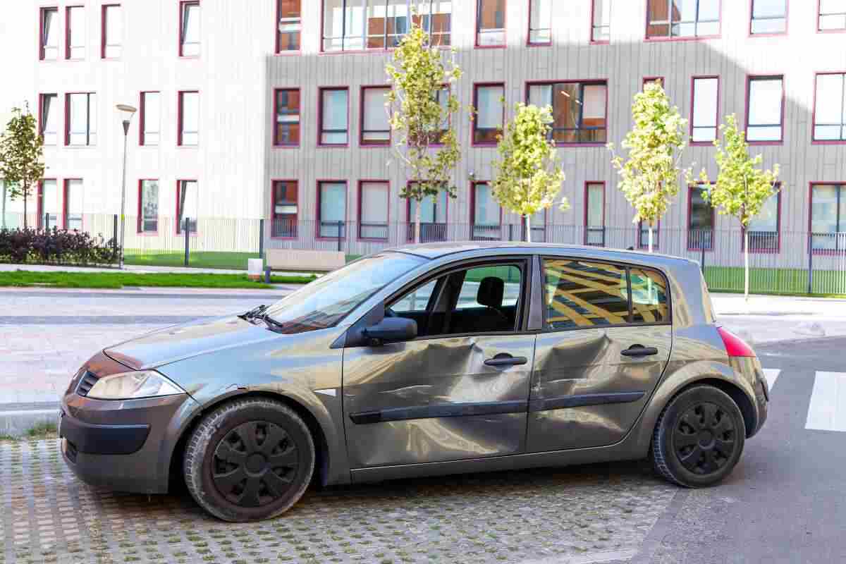 auto ammaccata